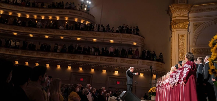 Richard Gere da un concierto benéfico en New York para recaudar fondos para Ucrania