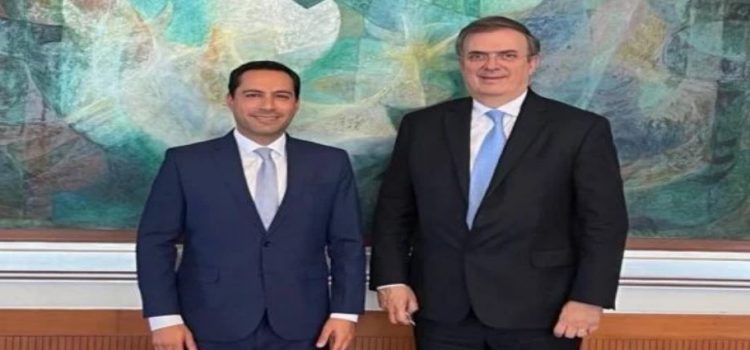 Se reúne gobernador de Yucatán con Marcelo Ebrard