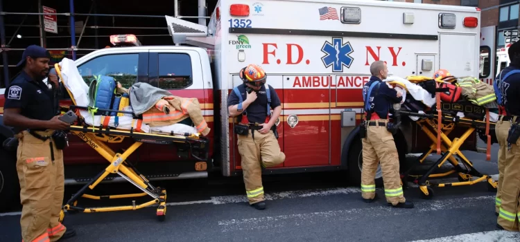 Edificio multifamiliar sufre de una explosión de gas en Nueva York