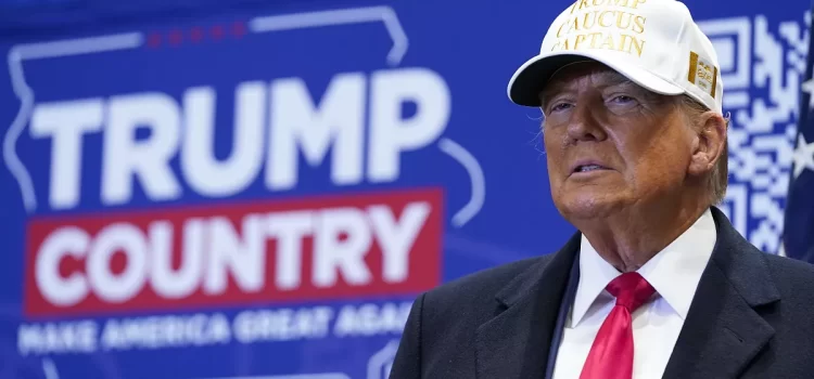 Trump Lidera Encuestas en Carrera Presidencial Republicana