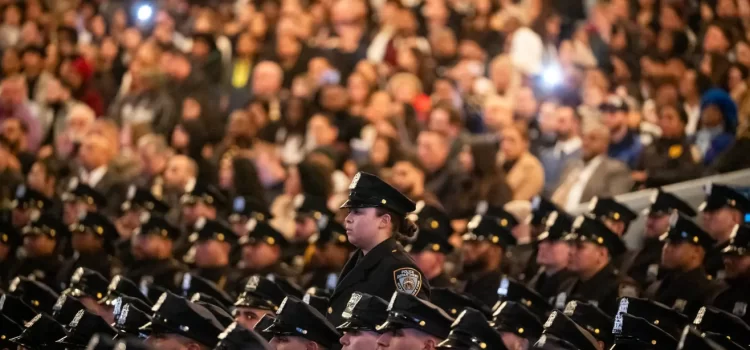 Restablecimiento de fondos para NYPD y FDNY: Alivio financiero ante la crisis migratoria en NYC