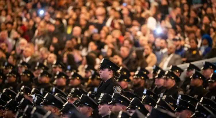 Restablecimiento de fondos para NYPD y FDNY: Alivio financiero ante la crisis migratoria en NYC