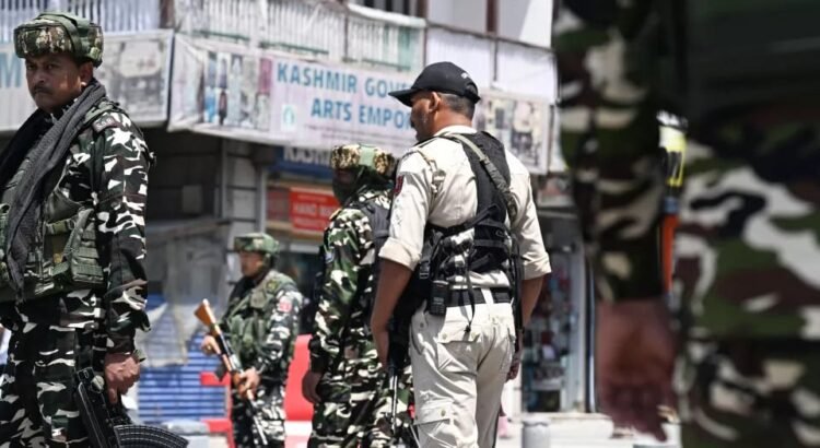 India y Pakistán intercambian disparos en la frontera de Cachemira