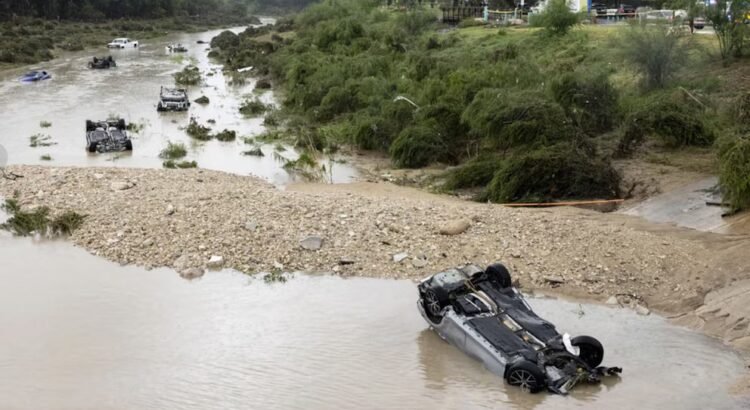 8 muertos y 6 desaparecidos tras las inundaciones en San Antonio
