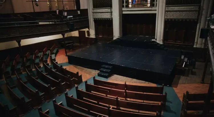 Iglesia de Nueva York da aviso final de desalojo a grupos artísticos luego de que actores y activistas recaudaran millones
