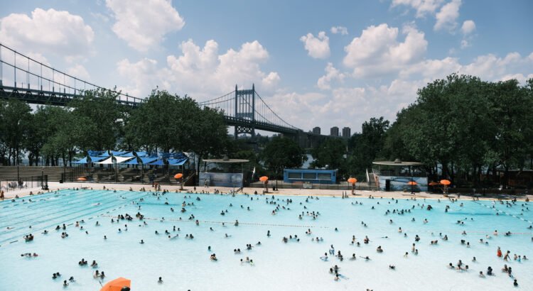Extienden el horario de las piscinas públicas de NYC debido al calor sofocante