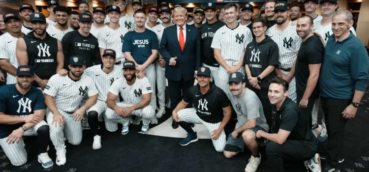 Trump fue recibido con abucheos y vítores en el partido de los Yankees de Nueva York