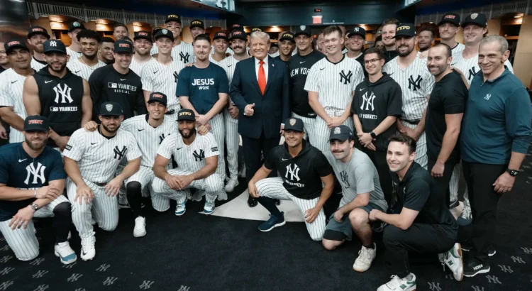 Trump fue recibido con abucheos y vítores en el partido de los Yankees de Nueva York