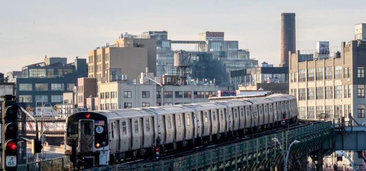 Hallan dos chicas muertas en el techo de un tren de Nueva York