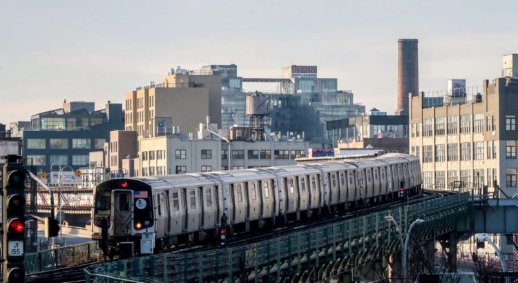 Hallan dos chicas muertas en el techo de un tren de Nueva York