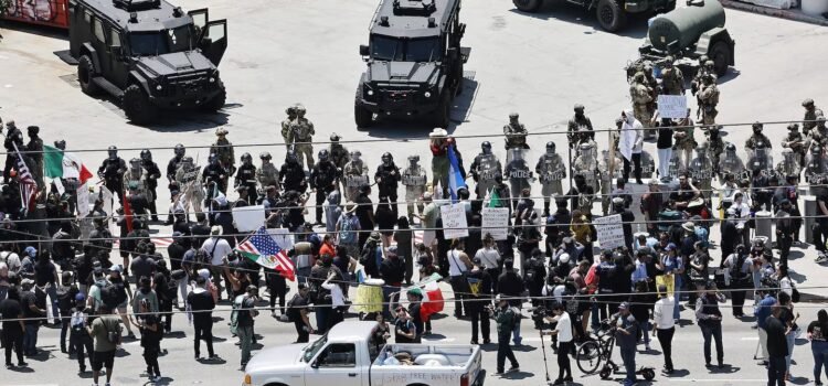 Varios detenidos en una redada migratoria en calle de Nueva York que genera protestas