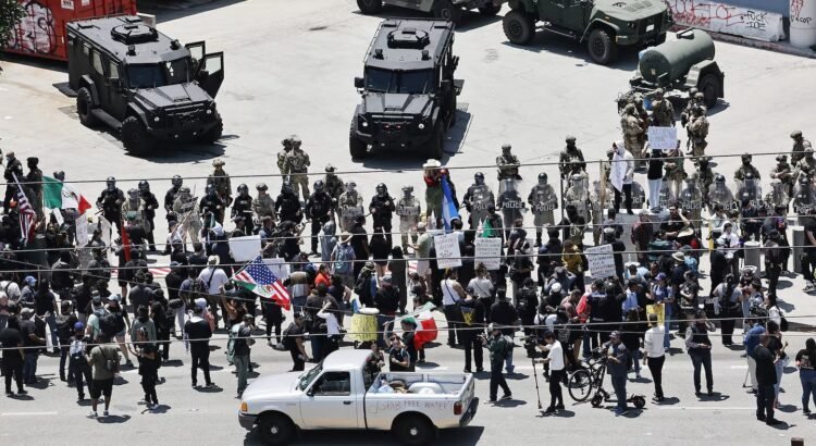 Varios detenidos en una redada migratoria en calle de Nueva York que genera protestas