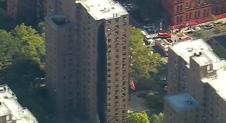 Se derrumba parte de un edificio de apartamentos en Nueva York; no se reportan heridos