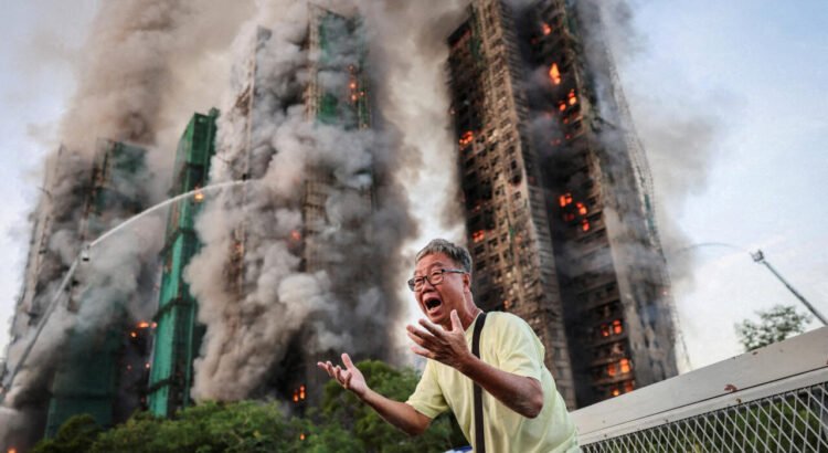 Los muertos por el incendio de Hong Kong ascienden a 128 y otras 200 personas siguen desaparecidas Los muertos por el incendio de Hong Kong ascienden a 128 y otras 200 personas siguen desaparecidas