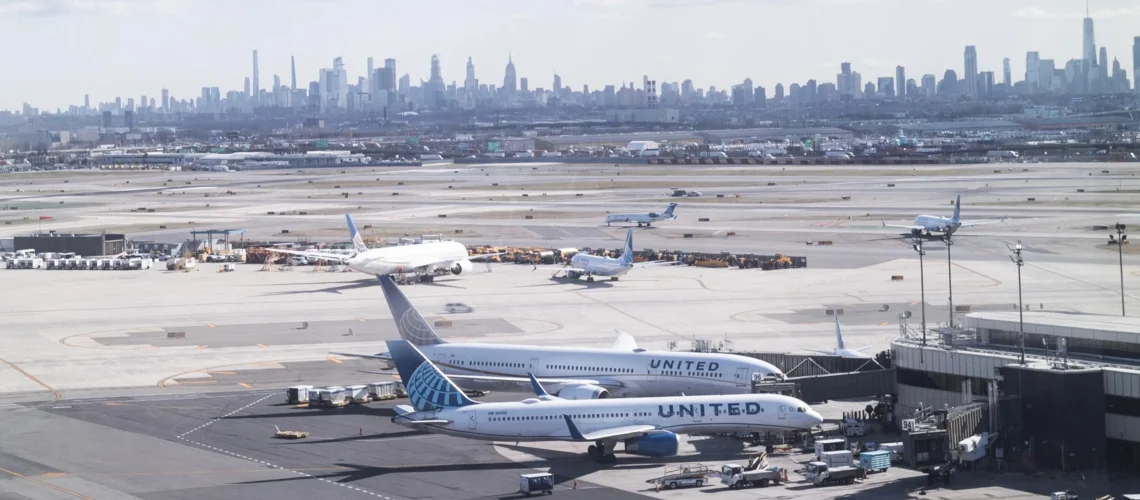 Cuatro aeropuertos del área metropolitana de Nueva York reducirán sus vuelos a partir del viernes
