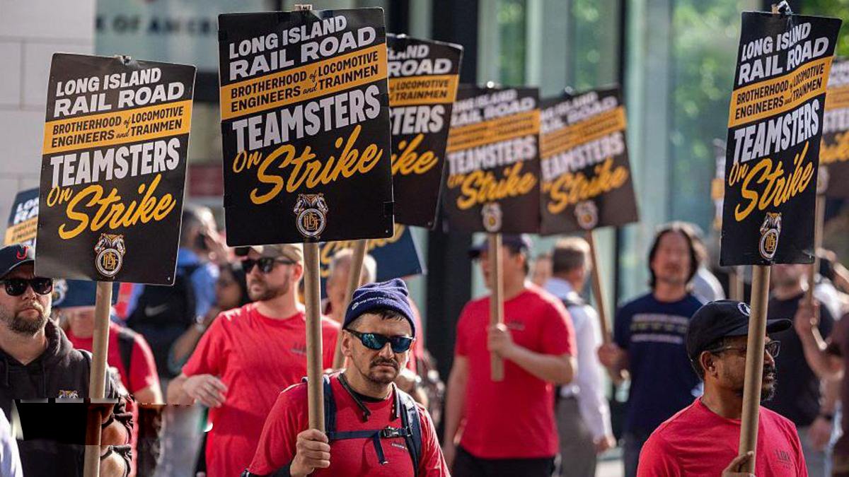 El caos se apodera de Nueva York tras el cierre del sistema ferroviario más transitado.